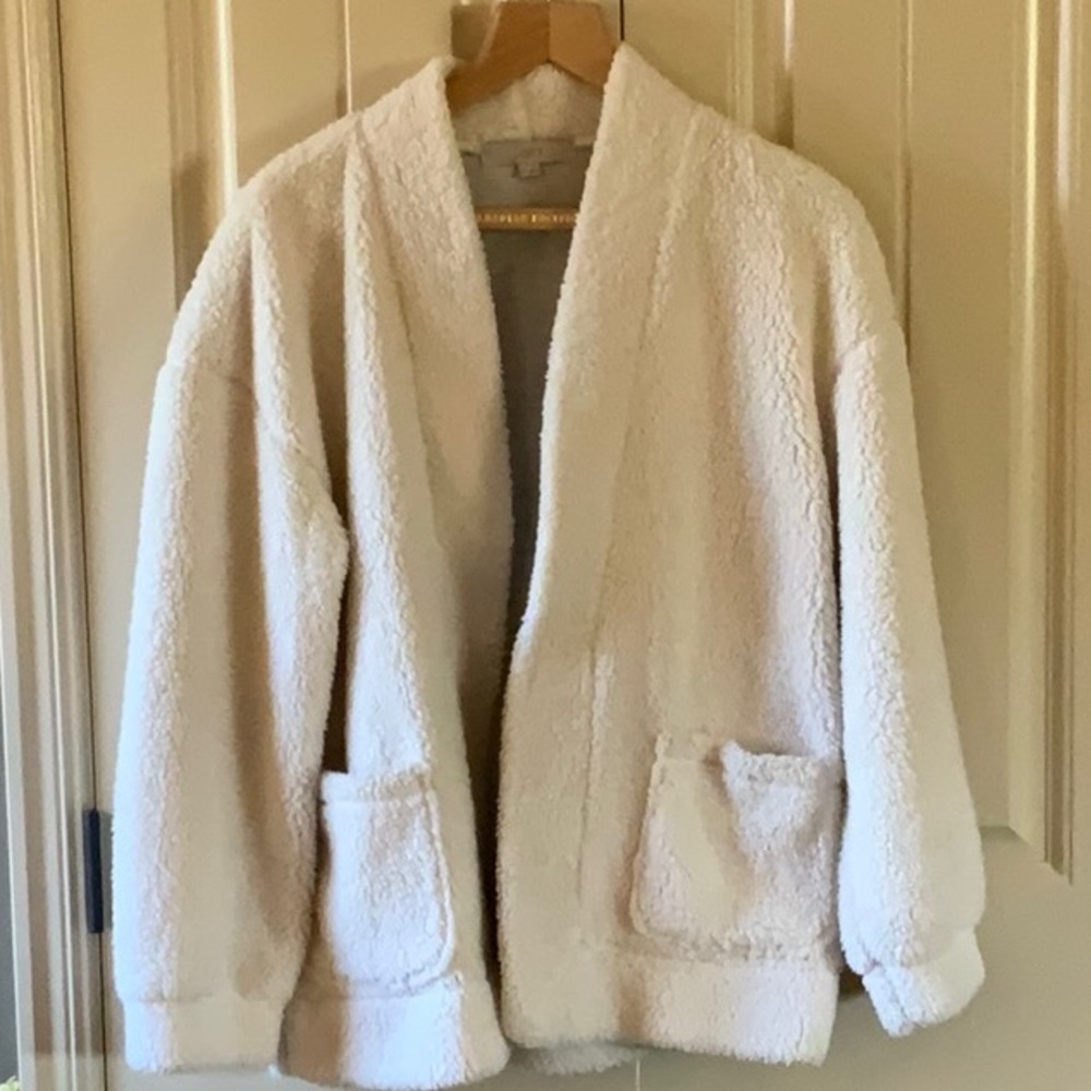 LOFT Sherpa jacket with polyester/rayon gray lining